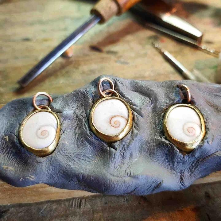 Colgante Habita de la Suerte (Orejita de Mar) - Sophie's in Jupiter