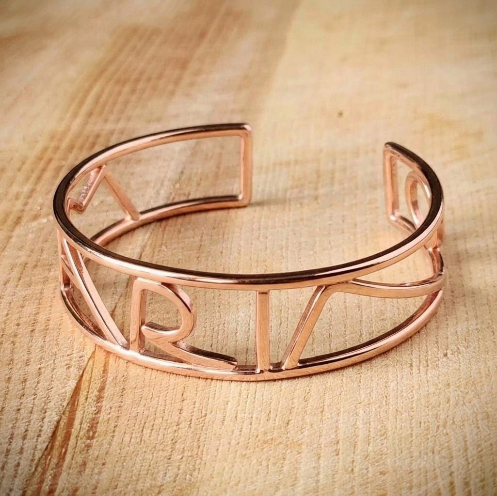 Brazalete Nombre Geométrico Personalizable