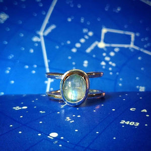 Anillo Doble Hilo Luna Arcoíris - Sophie's in Jupiter