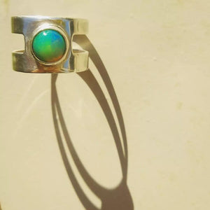 Anillo Ancho Egipcio con Ópalo - Sophie's in Jupiter